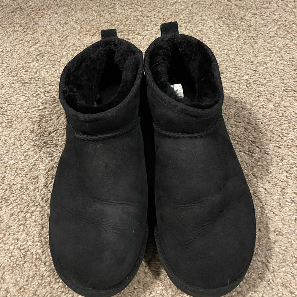 Black ultra mini uggs